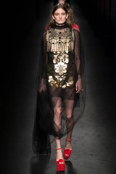 Look 49